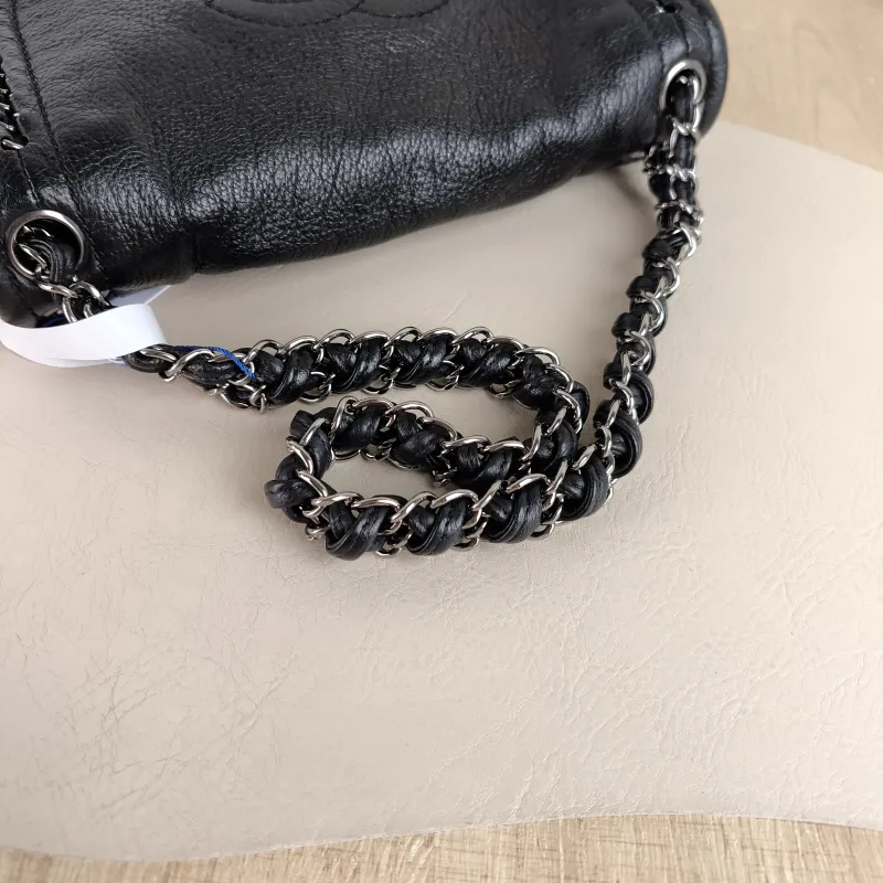 Chanel Shoulder Bag Black Calfskin 24 × 6 × 14 cm 10 Conditioned — detail view 9 of 11