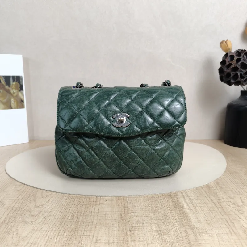 Chanel Crossbody Bagcf Collection Crossbody Bag Green Calfskin23.5 × 5 × 15 cm