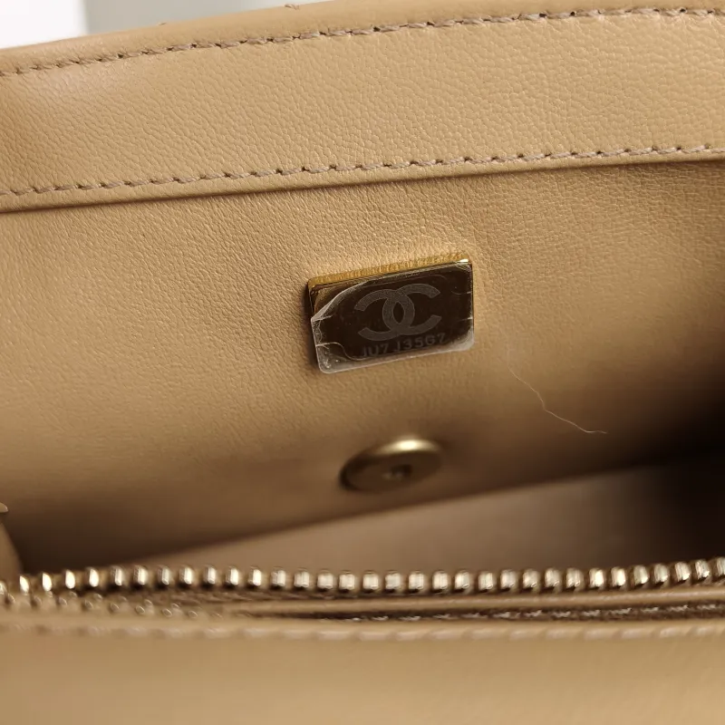 Chanel Crossbody Bag Taupe Lambskinmini17 × 8 × 13.5 cm — detail view 4 of 13