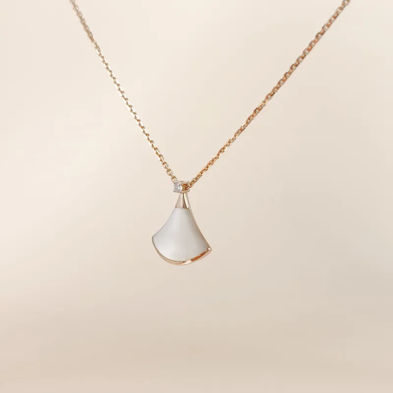 Bvlgari Necklace Divas' Dream White Mother-of-Pearl Diamond18KR ose Gold Small44cm — cover view 7 of 10