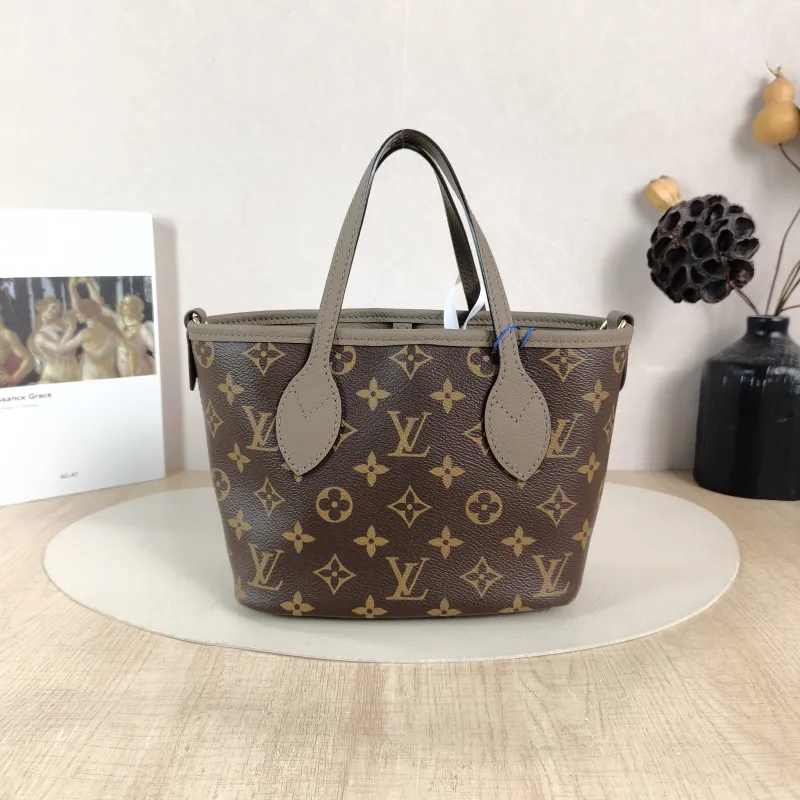 Louis Vuitton Crossbody Bag NEVERFULL INSIDE OUT BB PVC · Calfskin BB 26.5 × 11 × 16.5 cm — cover view 5 of 5