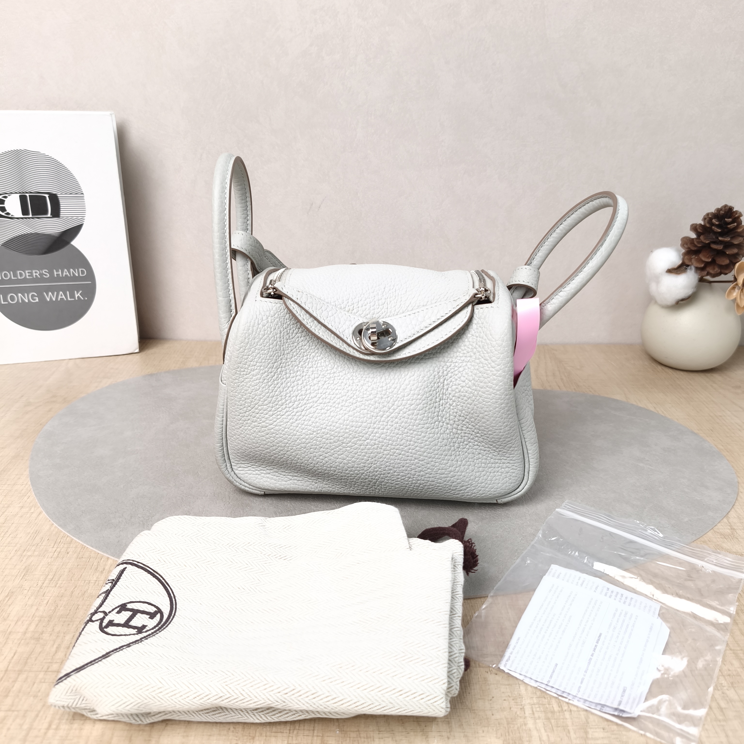 Hermès Crossbody Bag Lindy Mini 1980Pearl TC Calfskinmini19 × 9.5 × 13 cm — cover view 2 of 6