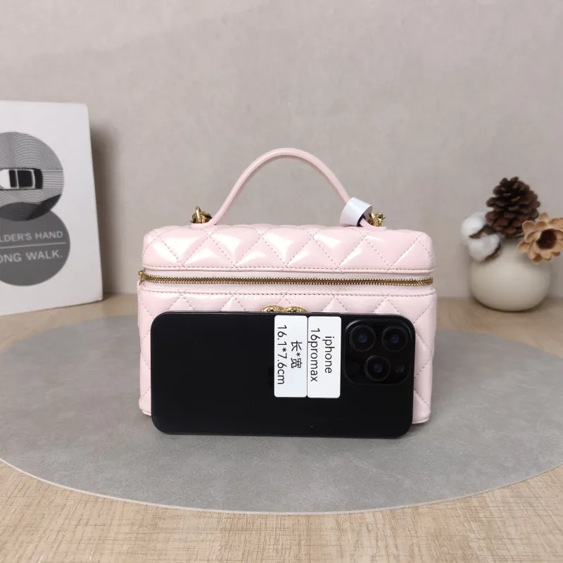 Chanel Crossbody Bag26c lp Vanity Case Bag Pink Calfskin One Size19.5 × 5 × 17 cm — cover view 2 of 6