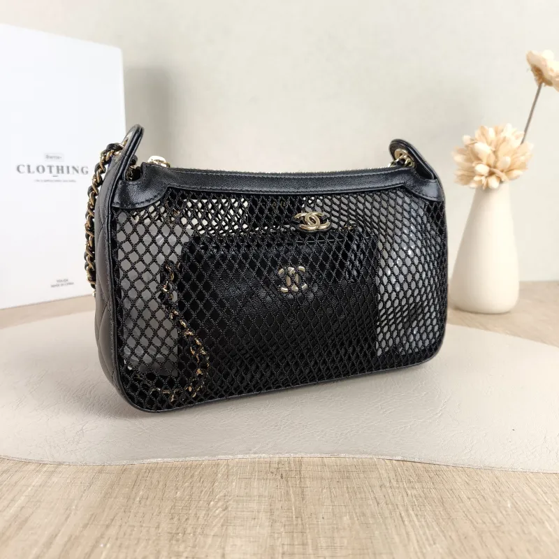 Chanel Crossbody Bag Black Lambskin One Size 21.5 × 5 × 15 cm — cover view 3 of 5