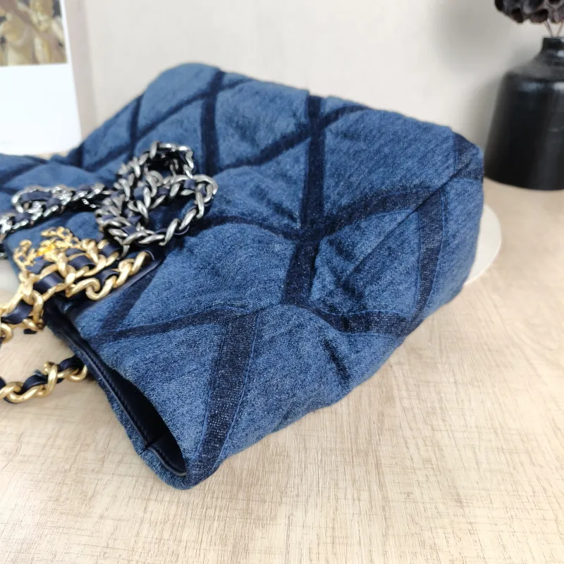 Chanel Shoulder Bag19Bag Shopping Bag Shopping Tote Blue One Size41 × 10.5 × 24 cm — detail view 9 of 12