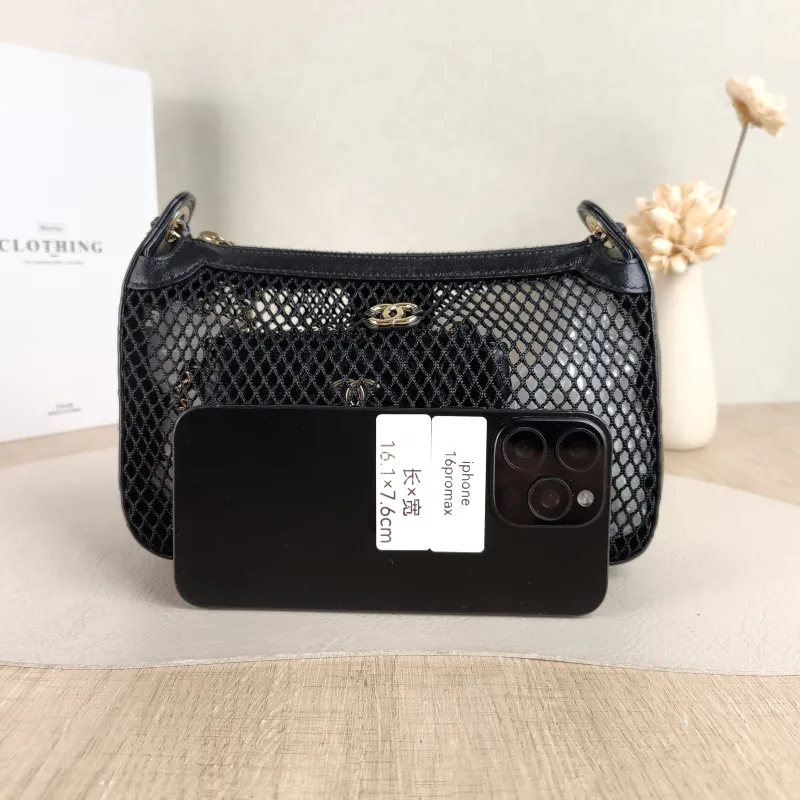 Chanel Crossbody Bag Black Lambskin One Size 21.5 × 5 × 15 cm — cover view 5 of 5
