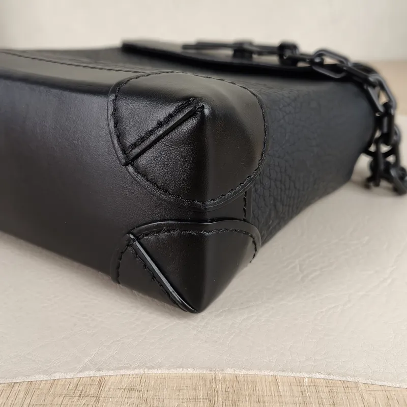 Louis Vuitton Crossbody Bag Nano Steamer Shoulder Bag Black Calfskinnano15 × 7 × 18 cm — detail view 6 of 10