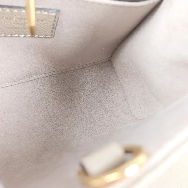 Louis Vuitton Crossbody Bag Onthego BB · White Empreinte Embossed Calfskin BB 18 × 8.5 × 15 cm — detail view 9 of 10