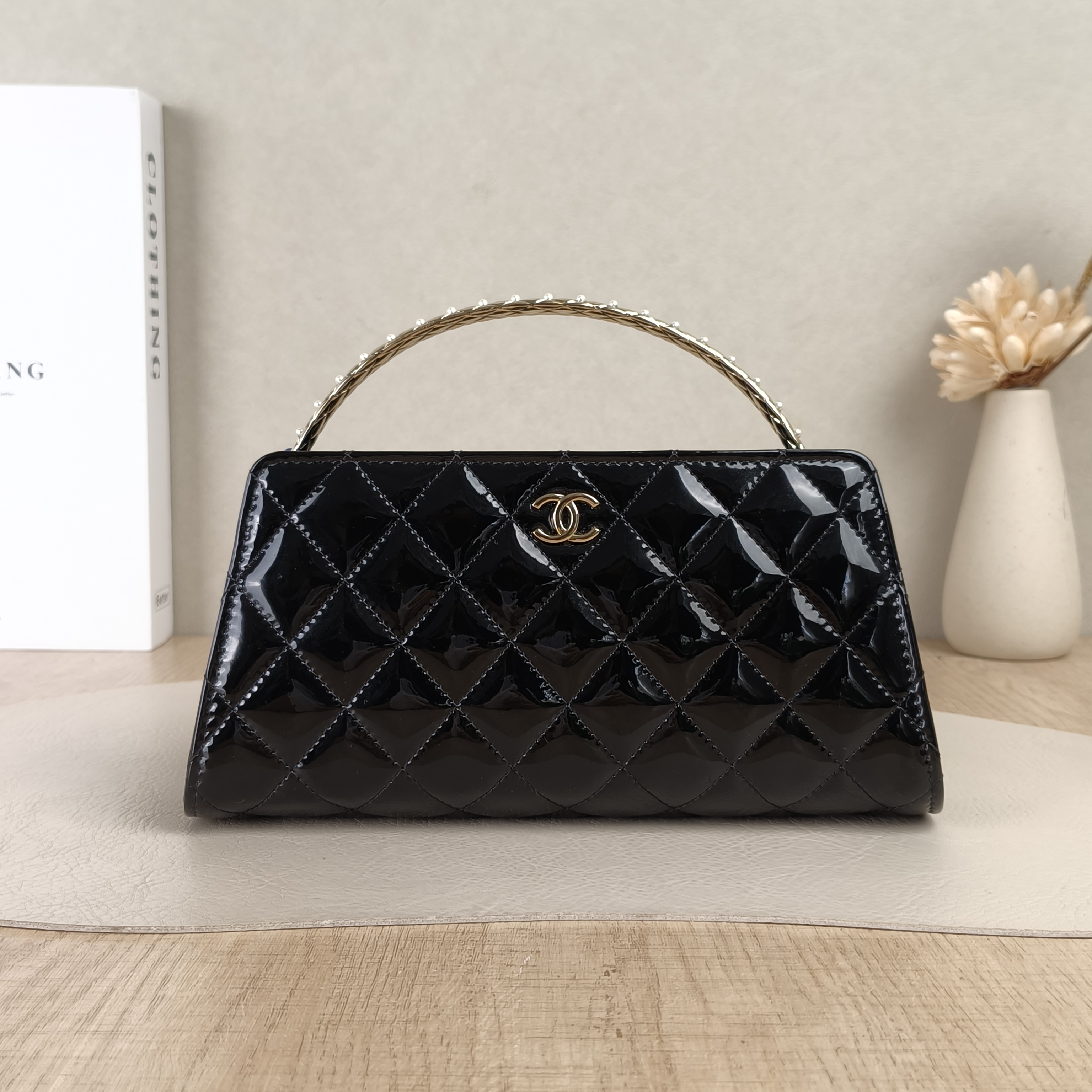 Chanel Crossbody Bag25b clutch with chain Pearl Crossbody Bag Black Patent Leather One Size21.5 × 6 × 16 cm