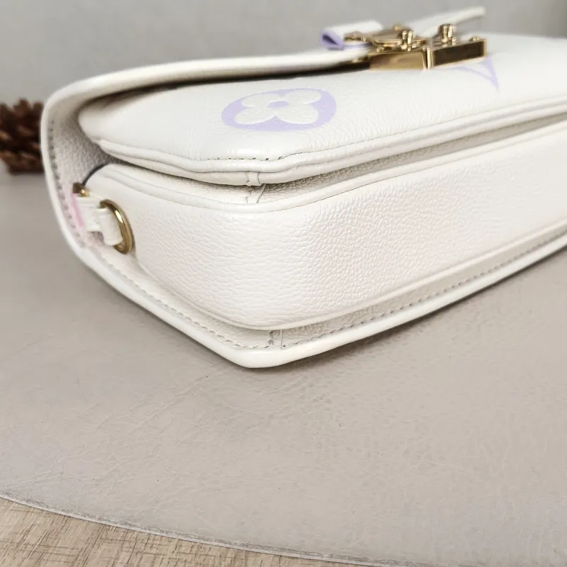 Louis Vuitton Crossbody Bag Pochette Métis East West White · Empreinte Embossed Calfskin Small 21.5 × 6 × 13.5 cm — detail view 2 of 14