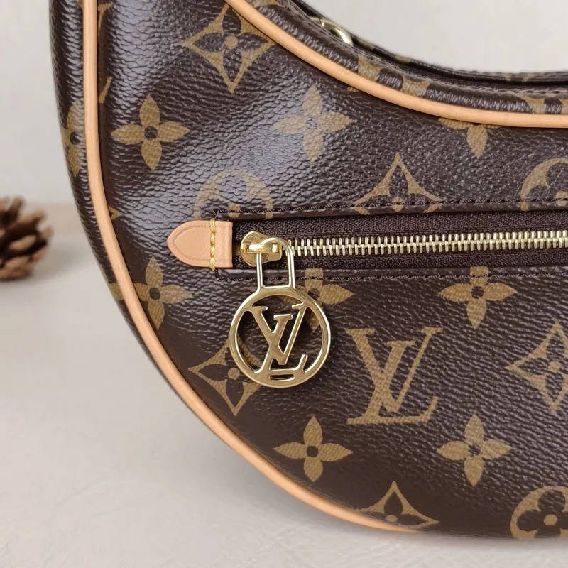 Louis Vuitton Crossbody Bag Loop Monogram PVC Small 23 × 6 × 13 cm — detail view 4 of 14