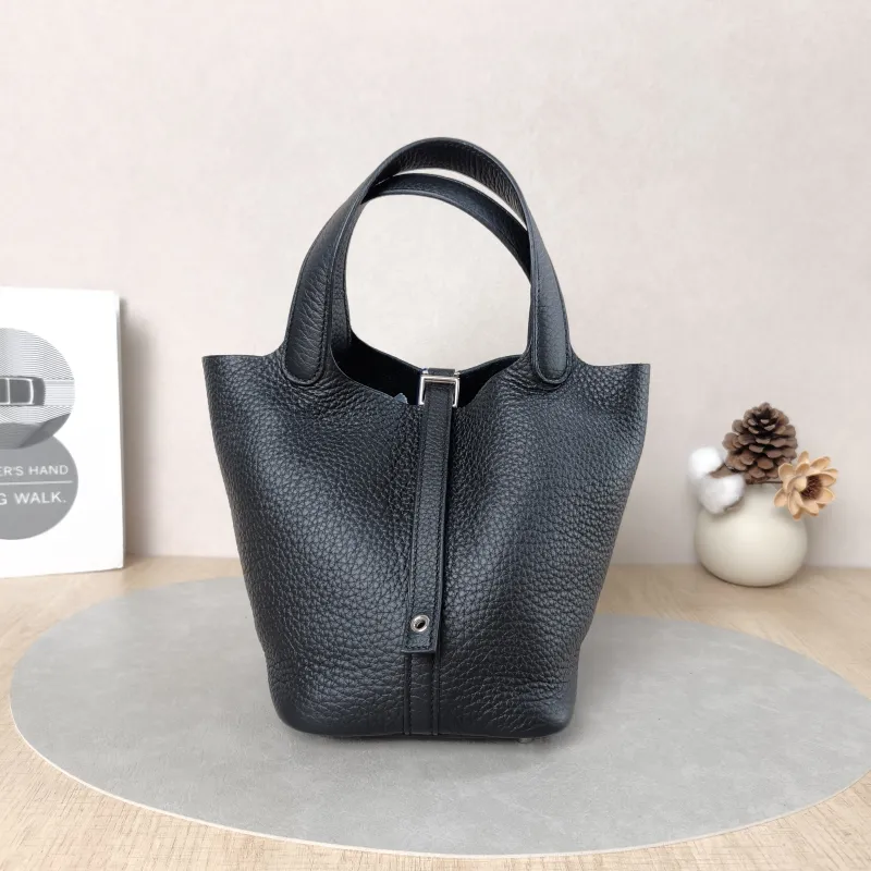 Hermès Top Handle Bag Picotin Lock 18 18Black Clemence Taurillon TC Calfskin Small18 × 13 × 19 cm