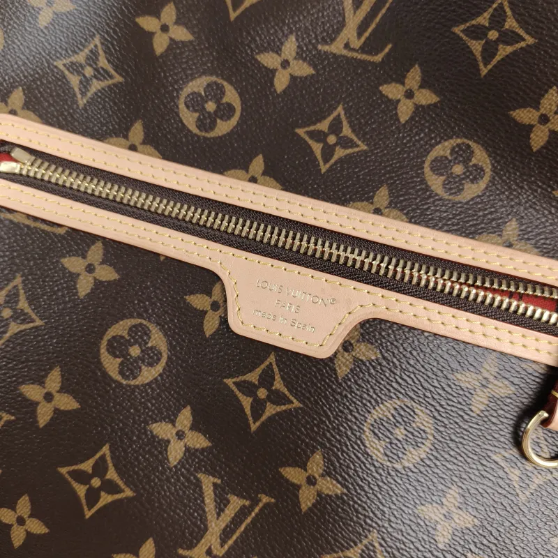 Louis Vuitton Shoulder Bag Lineup Monogram PVC One Size 34.5 × 13 × 26 cm — detail view 5 of 10