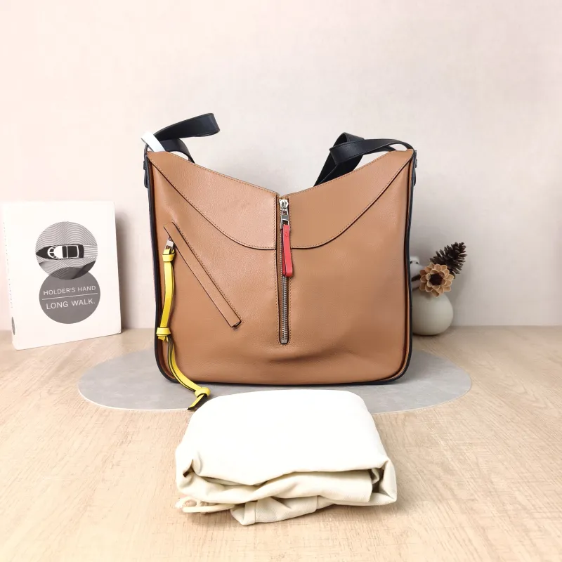 LOEWE Shoulder Bag Hammock Brown Calfskin Large 33 × 17 × 30 cm — cover view 3 of 6