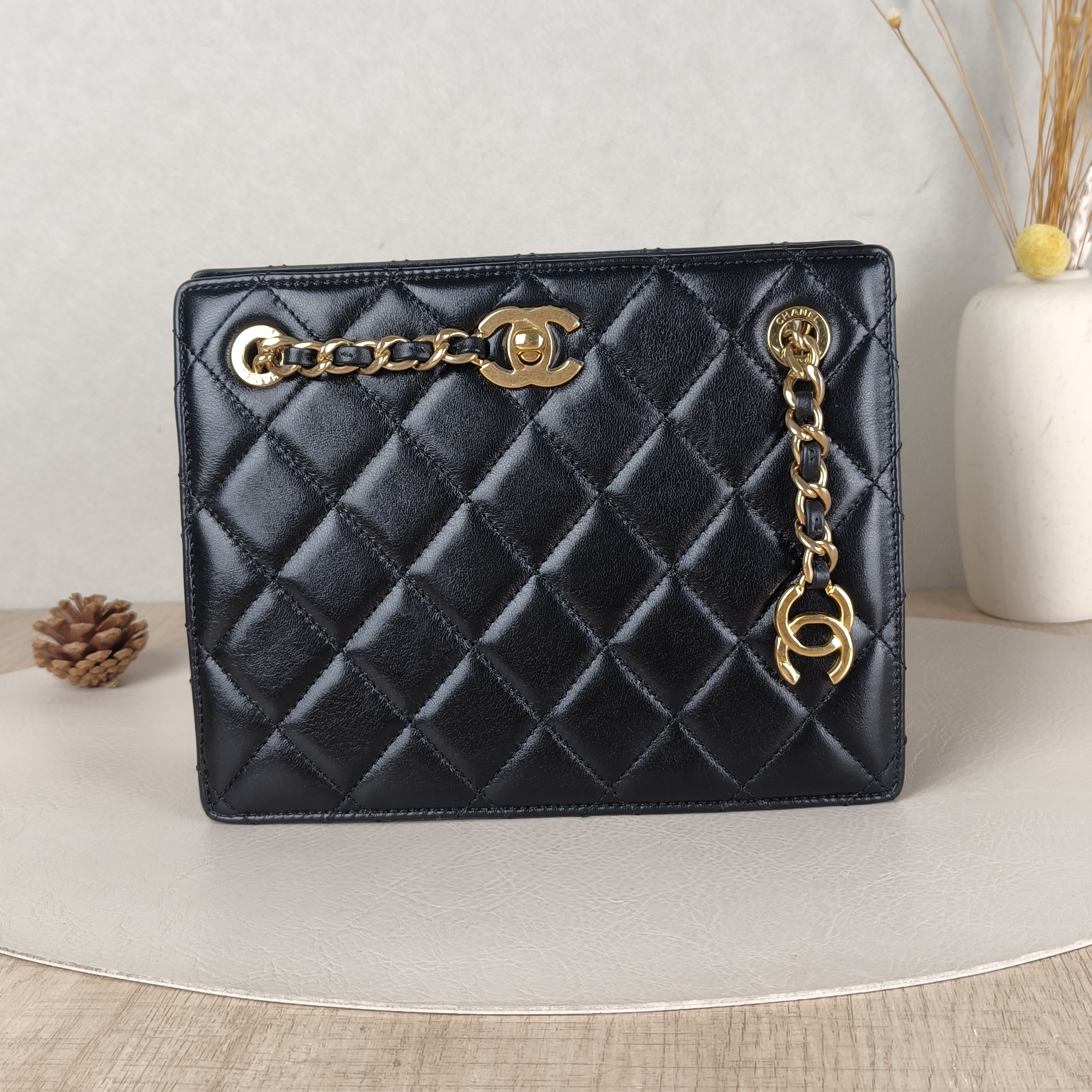 Chanel Shoulder Bag tote Black Lambskin One Size21 × 7 × 16 cm