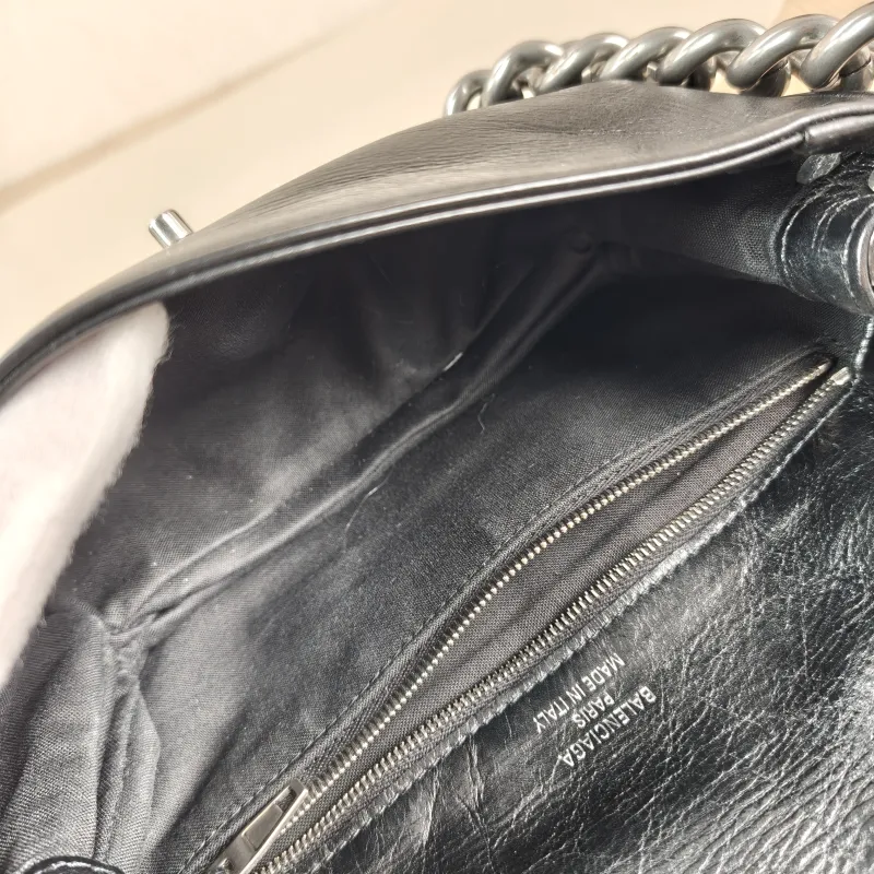 BALENCIAGA Crossbody Bag Crossbody Bag Calfskin One Size 23 × 3 × 14 cm — detail view 11 of 13