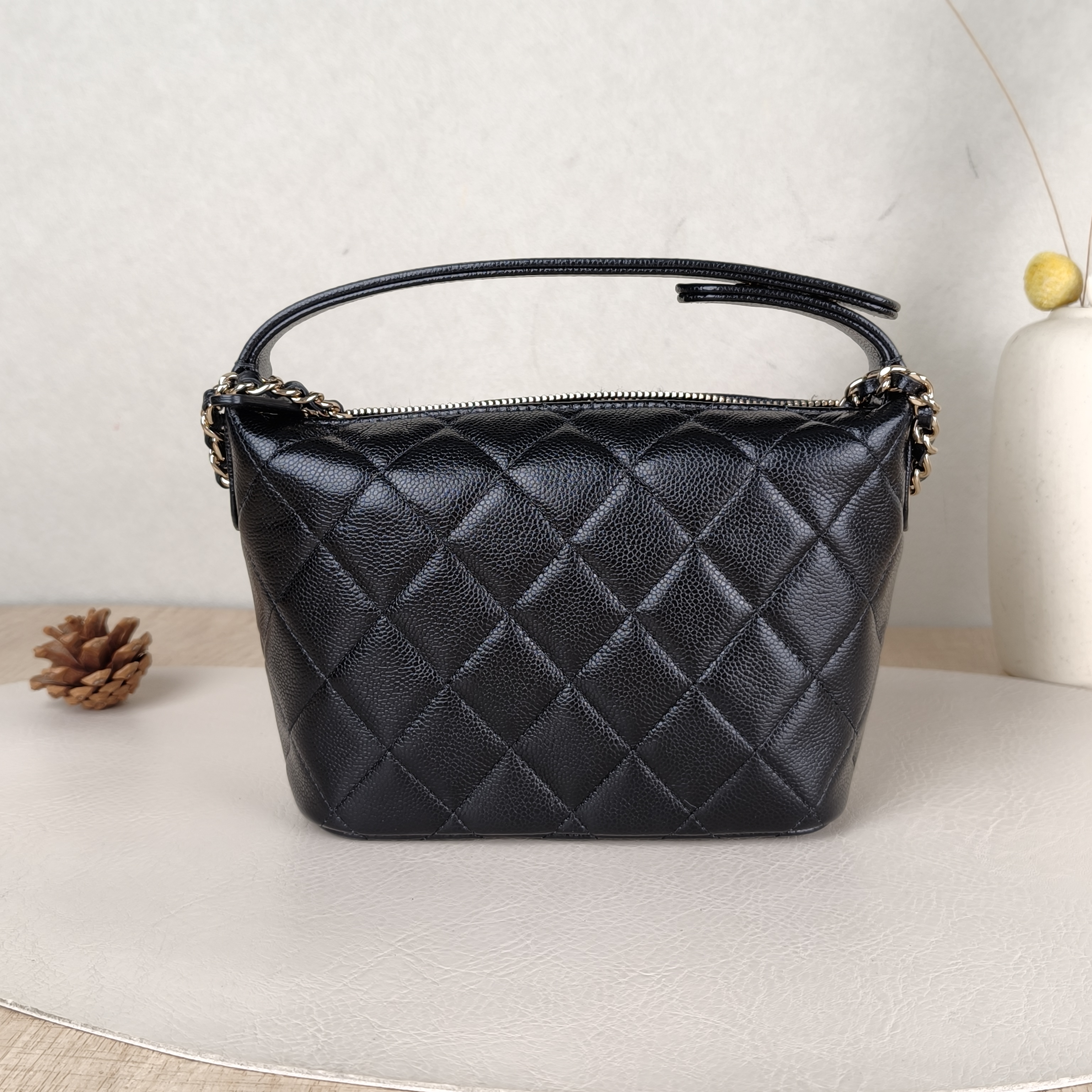 Chanel Crossbody Bag25c Vanity Case Bag Black Grained Calfskin One Size19 × 6 × 12.5 cm — cover view 4 of 6