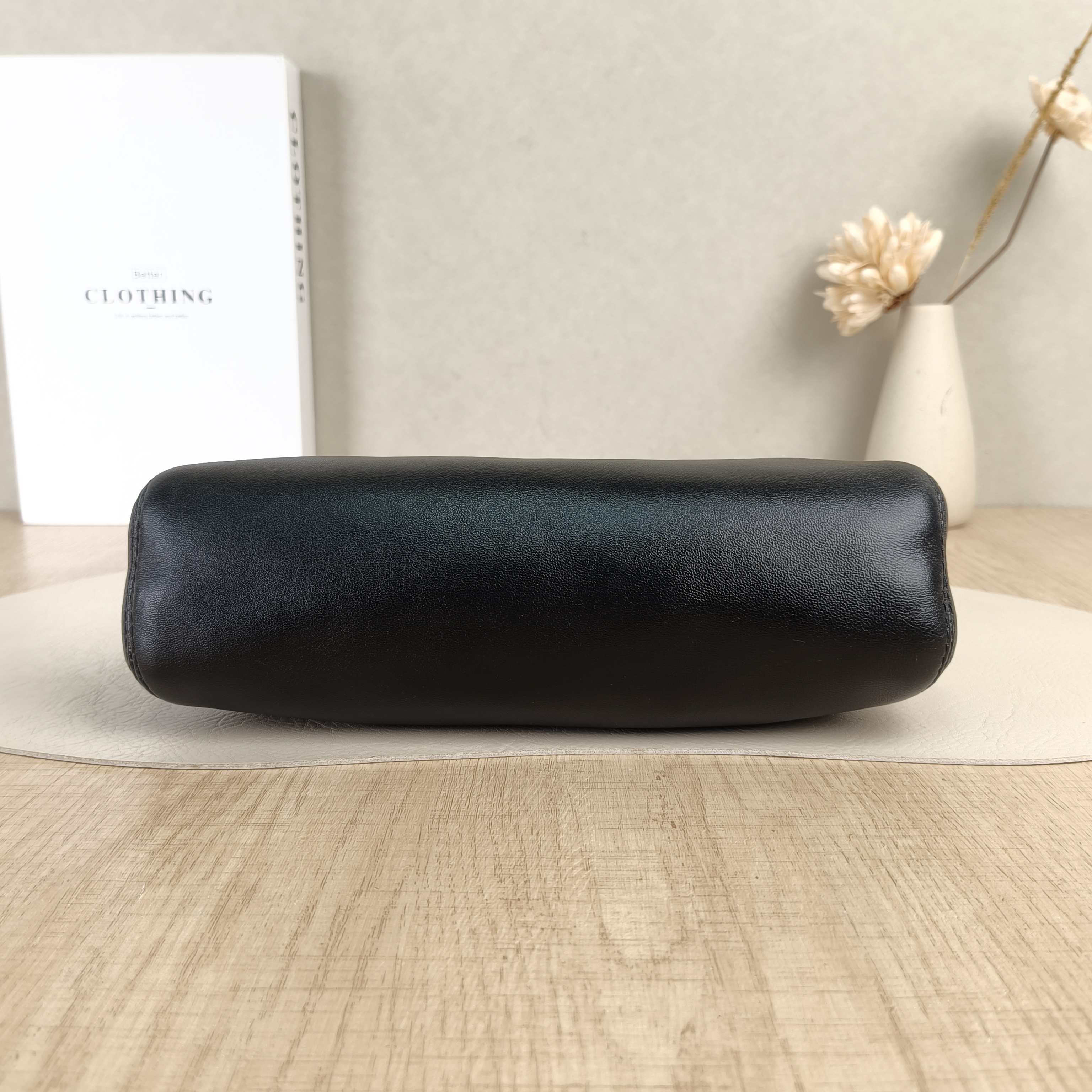Louis Vuitton Shoulder Bag Pochette Vibe Black SL ambskin 25 × 7.5 × 10 cm — cover view 2 of 5