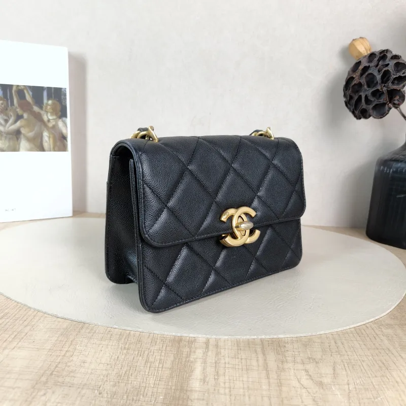 Chanel Crossbody Bag Edition Black Grained Calfskin 20 × 7 × 14.5 cm — cover view 5 of 5