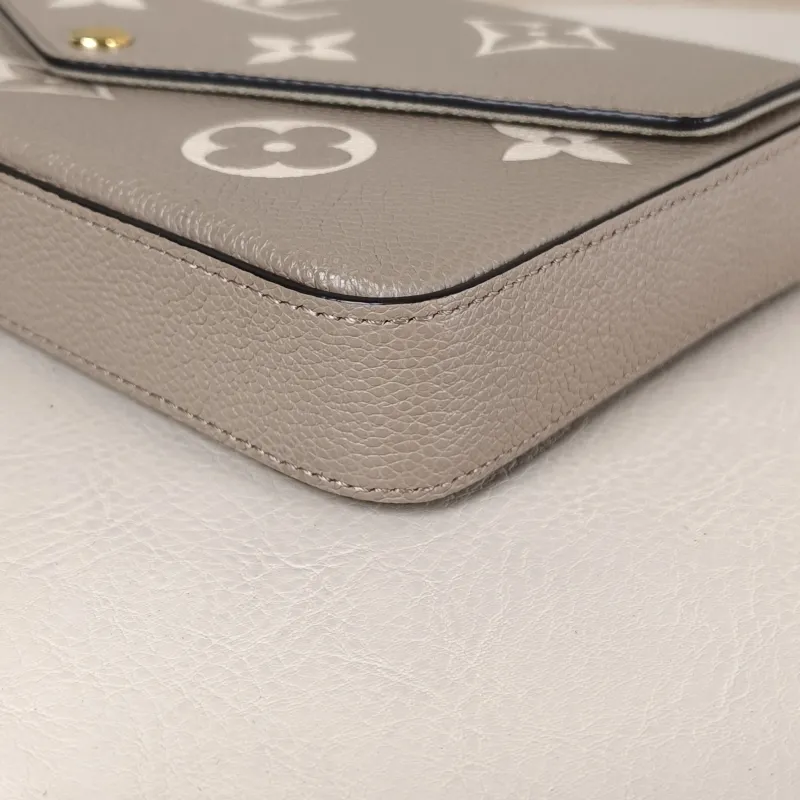 Louis Vuitton Crossbody Bag Pochette Félicie · White Calfskin Small 21 × 3 × 12 cm — detail view 12 of 15