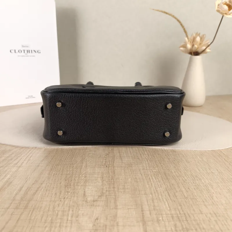 Hermès Top Handle Bag Plume 21 Black Lambskinmini21 × 8 × 15 cm — cover view 6 of 6