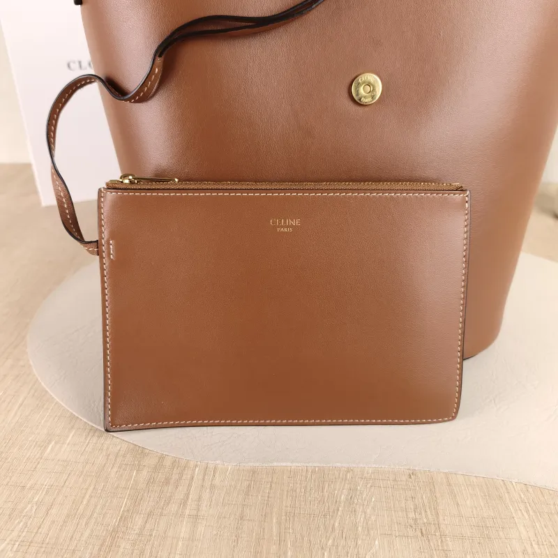 CELINE Crossbody Bag Louise Bucket Bag Calfskin Medium 24 × 16 × 28 cm — detail view 3 of 12