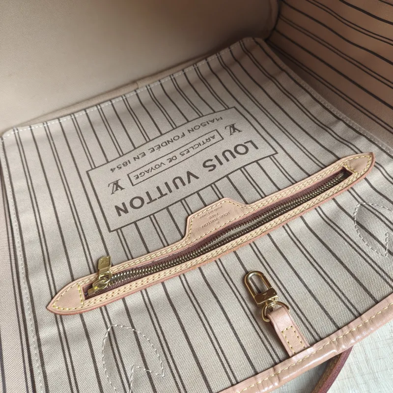 Louis Vuitton Shoulder Bag Neverfull Monogram PVC Medium 31 × 14 × 28 cm — detail view 5 of 13