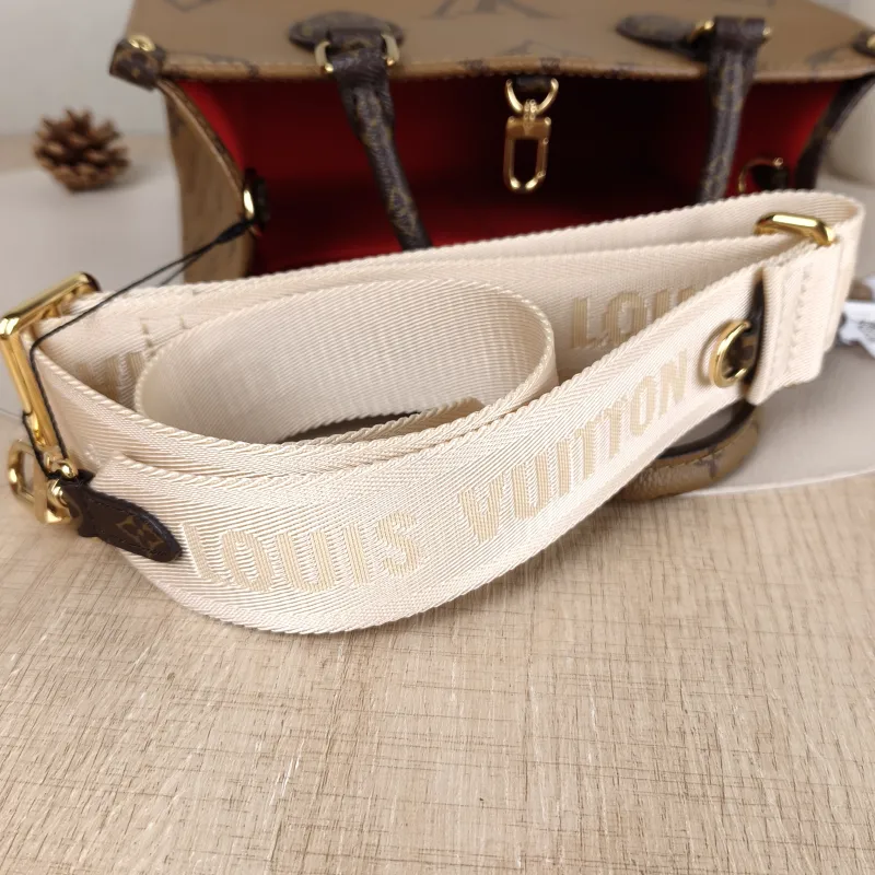 Louis Vuitton Shoulder Bag Onthego Monogram PVC Small 25 × 11.5 × 19 cm — detail view 5 of 13