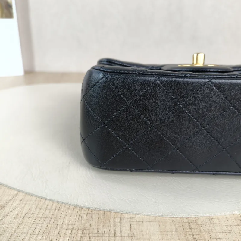 Chanel Crossbody Bag Black Lambskin One Size17 × 8 × 13.5 cm — detail view 11 of 12