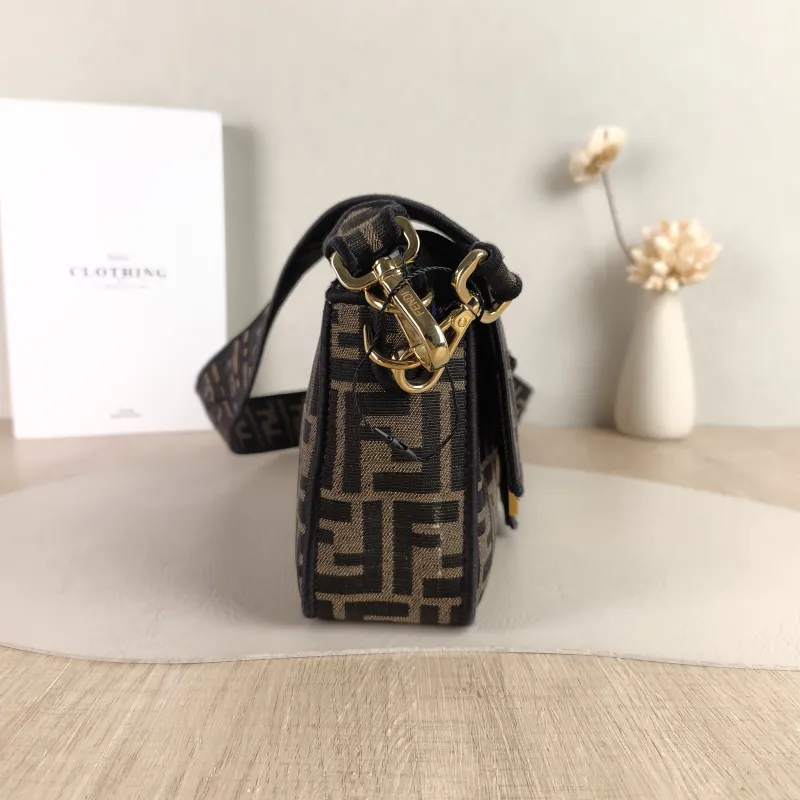 FENDI Crossbody Bag Baguette Baguette Bag Brown Canvas Medium 27 × 6 × 15 cm — detail view 5 of 11