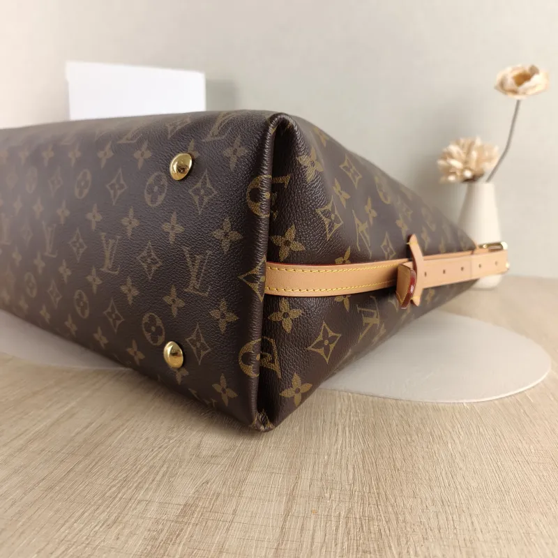 Louis Vuitton Crossbody Bag Carryall Monogram PVC Medium 39 × 15 × 30 cm — detail view 12 of 12