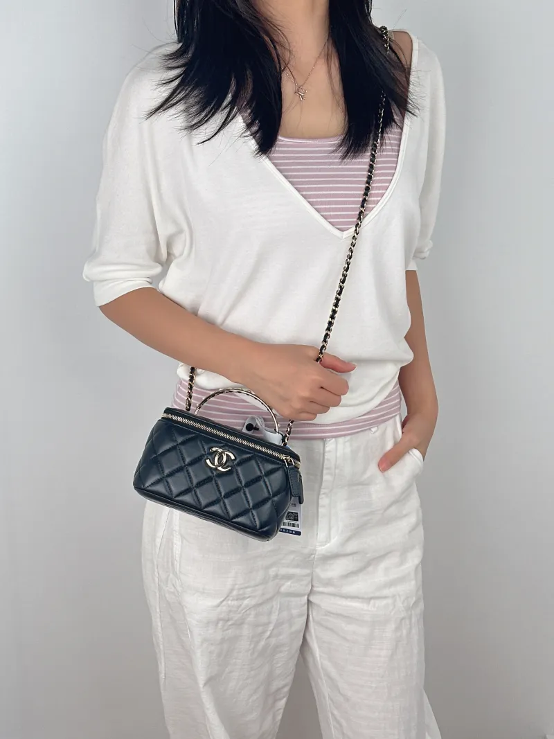 Chanel Crossbody Bag Pearl Edition Black Lambskin One Size16 × 8 × 9.5 cm — on-model view 1 of 3