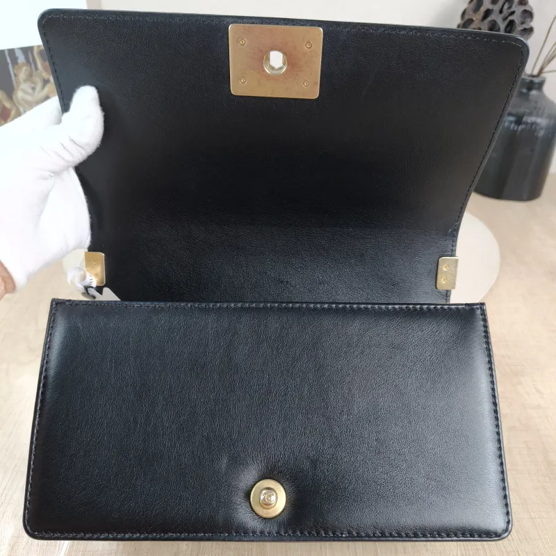 Chanel Crossbody Bag le boy Black Calfskin Medium 25 × 9 × 15 cm — detail view 7 of 12