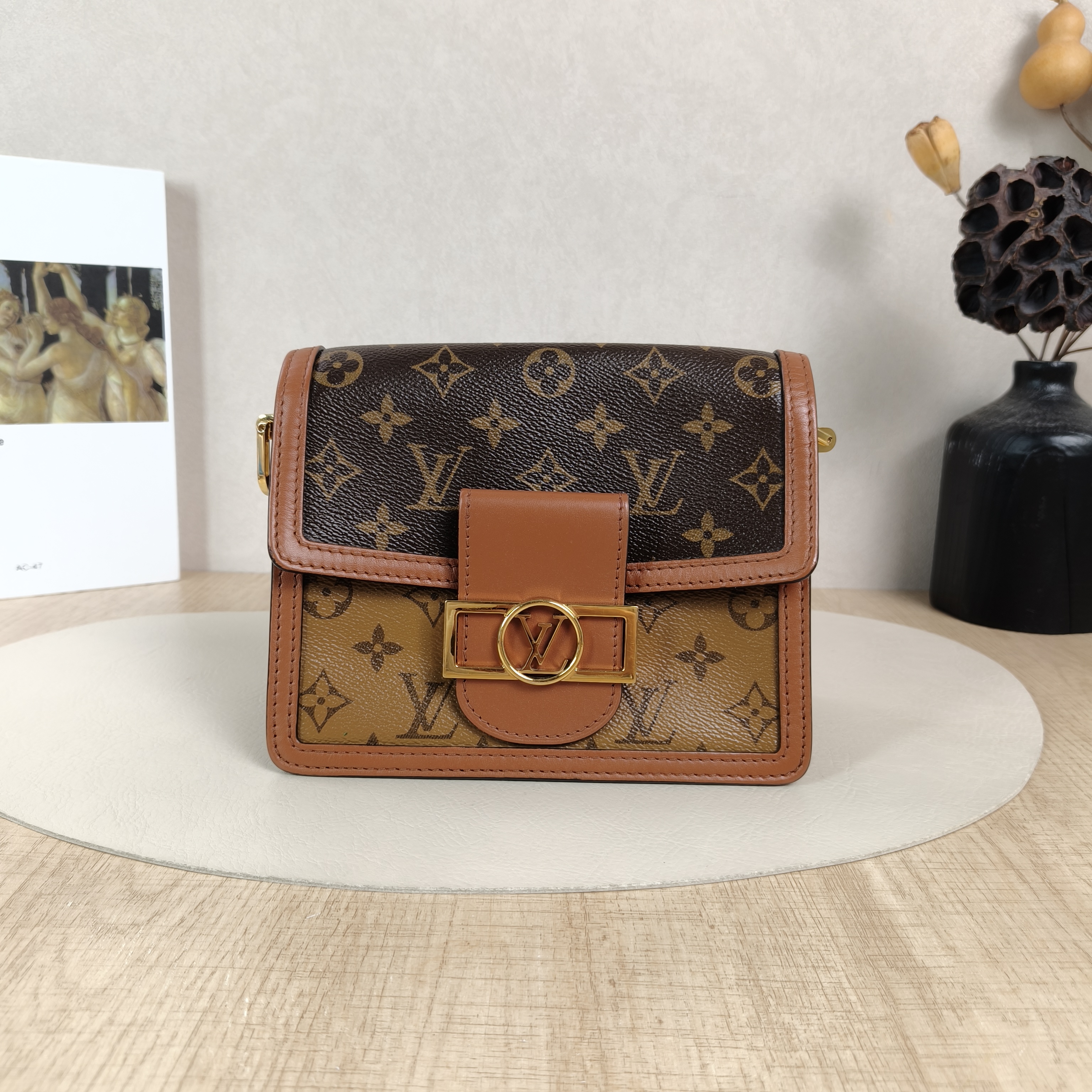 Louis Vuitton Crossbody Bag Dauphine Monogram PV Cmini20 × 9 × 15 cm