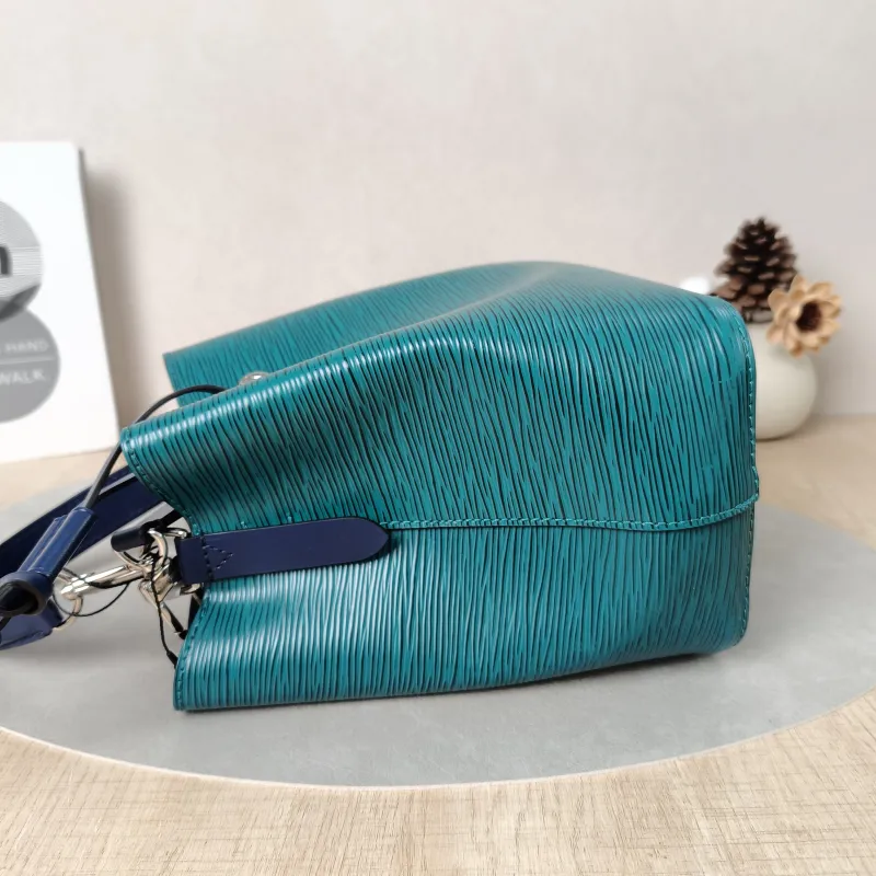 GUCCI Crossbody Bag NÉONOÉ Bucket Bag BB Monogram PVC Medium 24 × 7 × 14.5 cm — detail view 11 of 13