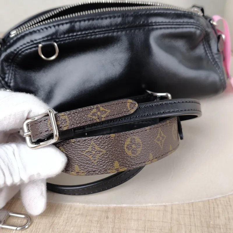 Louis Vuitton Shoulder Bag Pochette Vibe Black SL ambskin One Size 25 × 7.5 × 10 cm — detail view 8 of 10