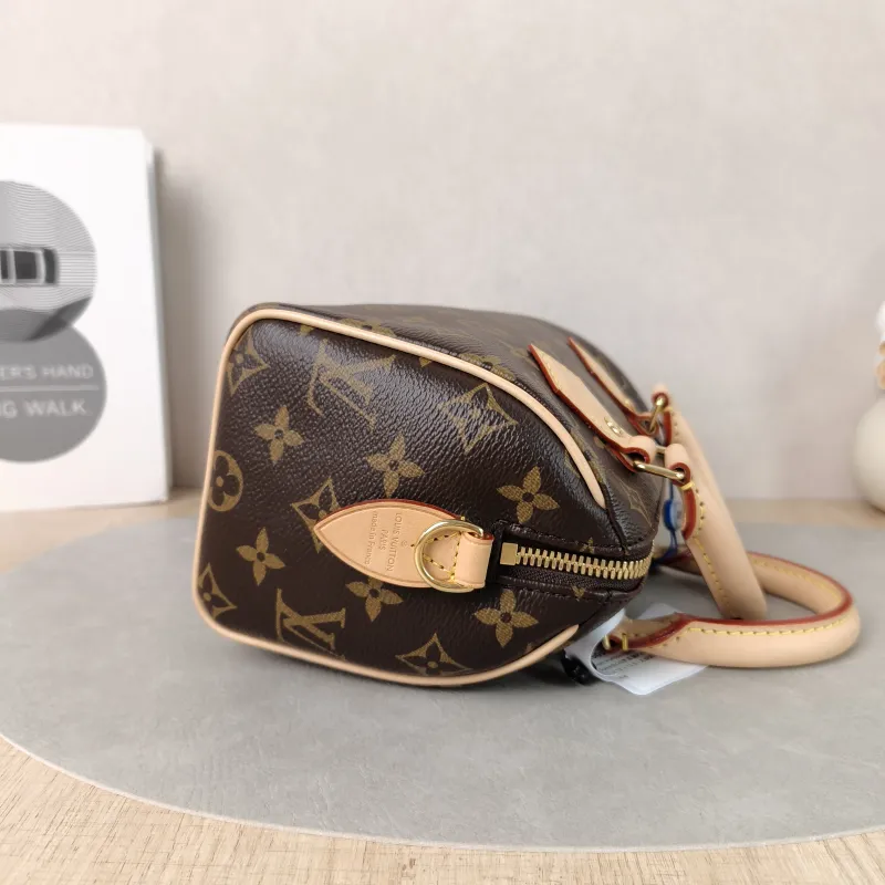 Louis Vuitton Crossbody Bag Speedy20 Shoulder Strap PVC Small20.5 × 12 × 13.5 cm — detail view 4 of 13
