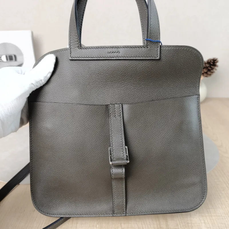Hermès Shoulder Bag Halzan 25 C6 Green Evercolor Calfskin Small 25 × 8 × 17 cm Y — detail view 12 of 14