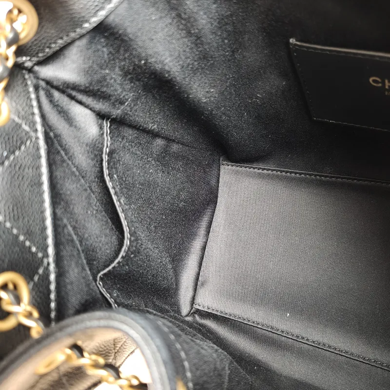 Chanel Shoulder Bag25Bag Black Grained Calfskin Small26 × 14 × 30 cm — detail view 5 of 11