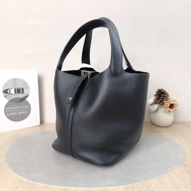 Hermès Top Handle Bag Picotin Lock 22 22Black TC Calfskin Medium22 × 18 × 21 cm — cover view 3 of 6