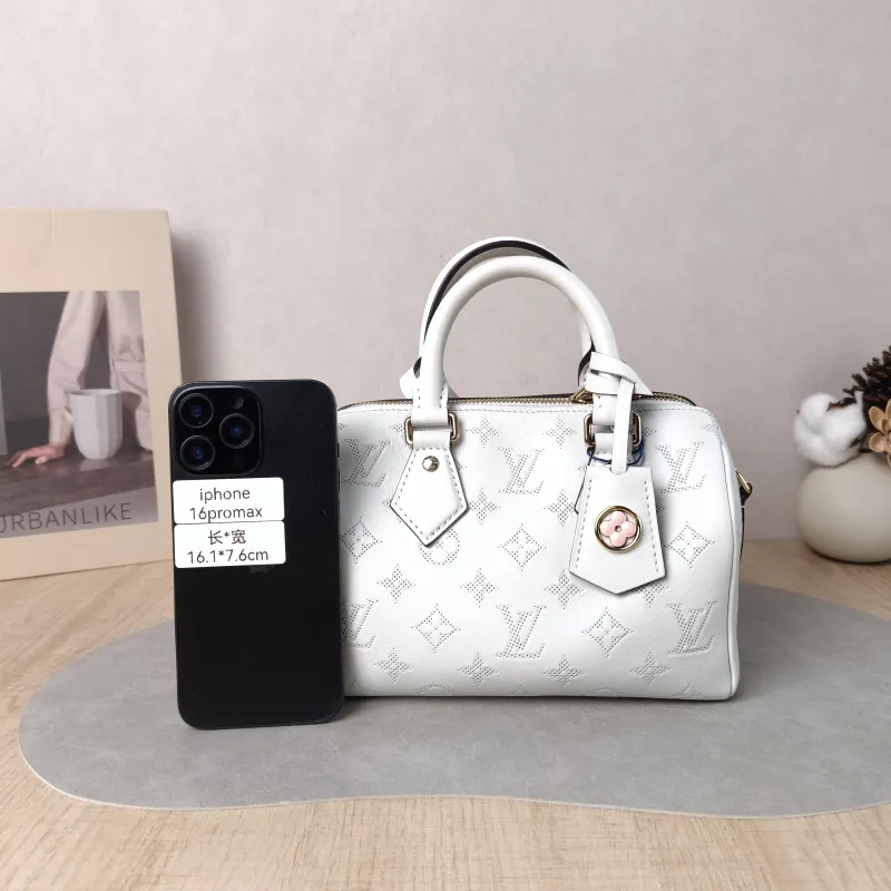 Louis Vuitton Crossbody Bag Speedy20 White Calfskin One Size 20.5 × 12 × 13.5 cm — cover view 2 of 5