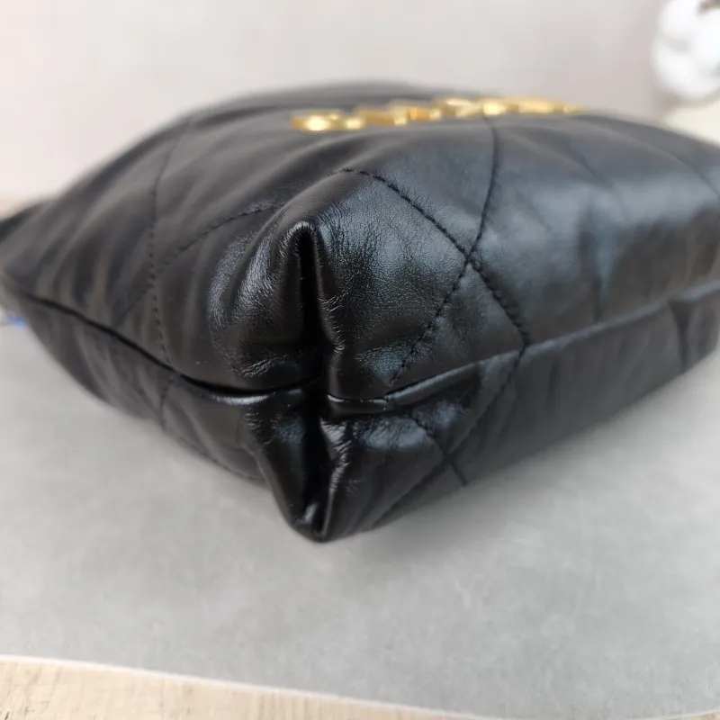 Chanel Shoulder Bag 22Bag Black CC alfskin Mini 20 × 6 × 19 cm — detail view 13 of 13