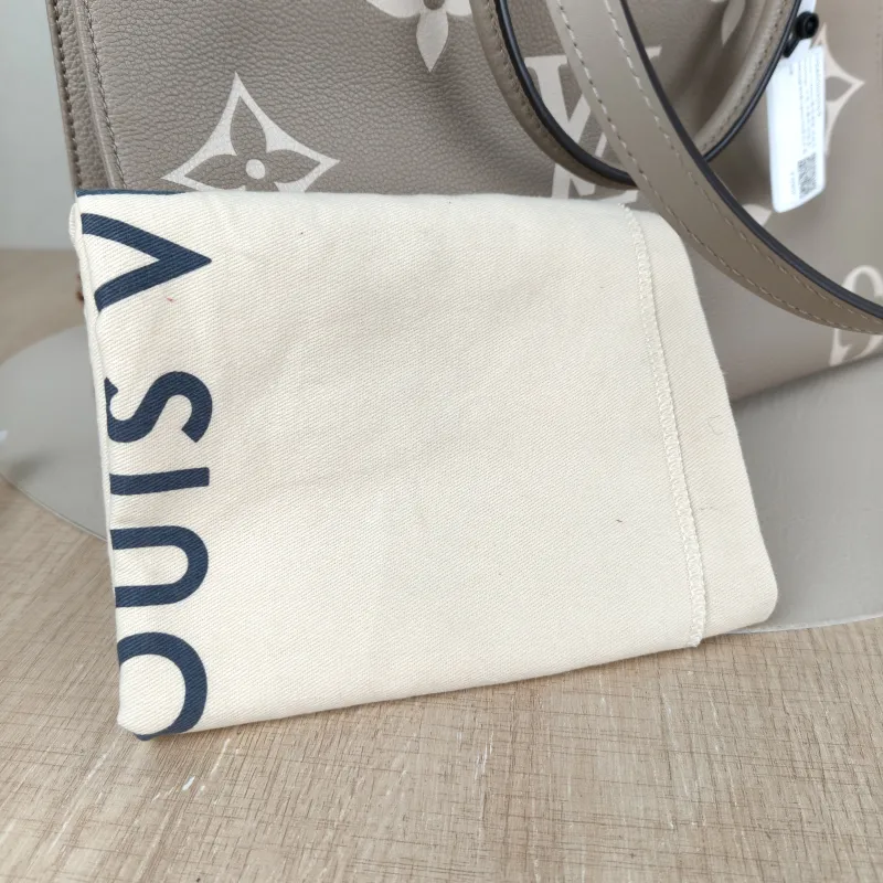 Louis Vuitton Shoulder Bag Onthego Medium · White Monogram Empreinte Embossed Calfskin Medium 35 × 14 × 27 cm — detail view 2 of 11