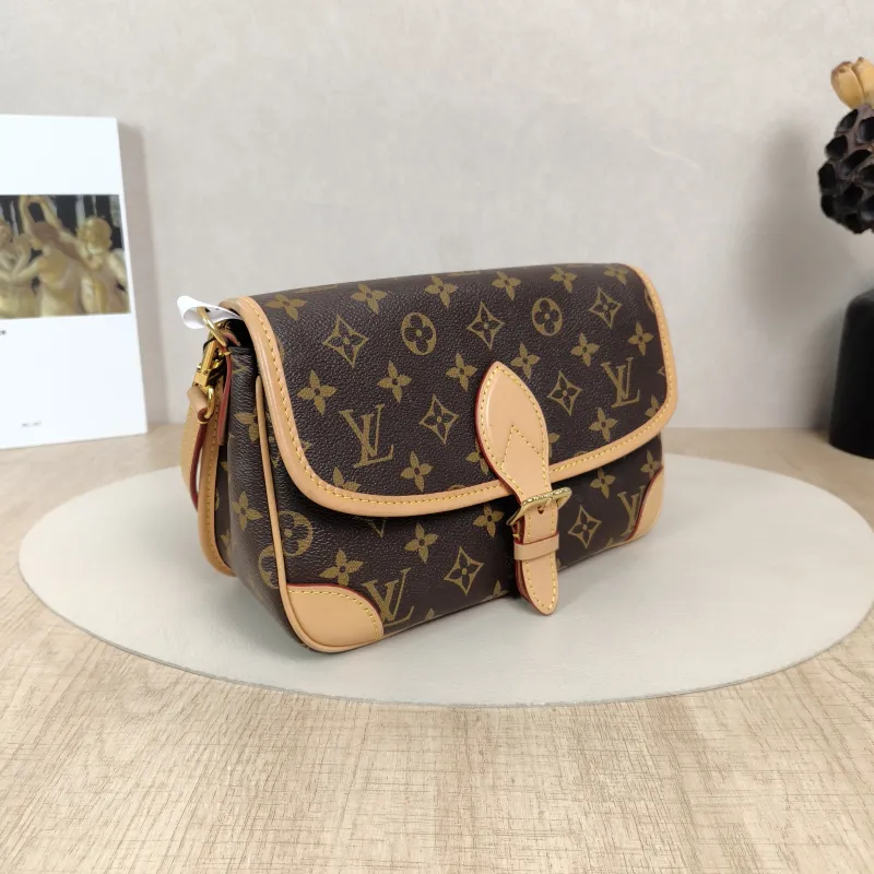 Louis Vuitton Crossbody Bag Diane Baguette Bag Shoulder Strap PVC Small24 × 9 × 15 cm — cover view 3 of 5