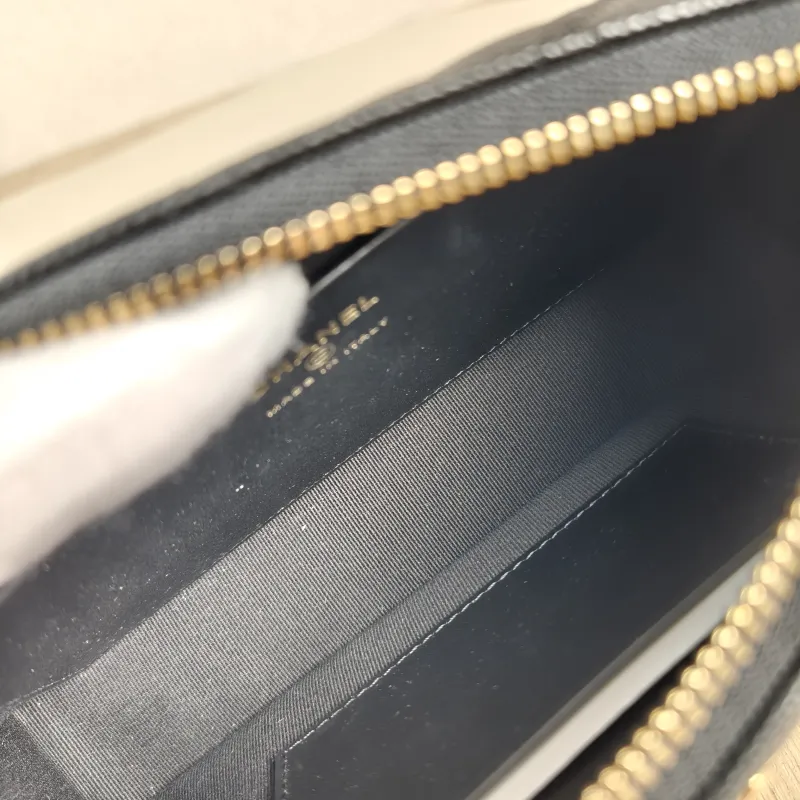 Chanel Crossbody Bag c Black Grained Calfskin One Size21 × 5.5 × 12 cm — detail view 1 of 11