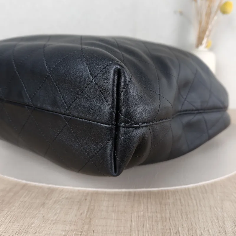 Chanel Crossbody Bag 26c hobo Black Calfskin Large 37 × 8 × 30 cm — detail view 2 of 9