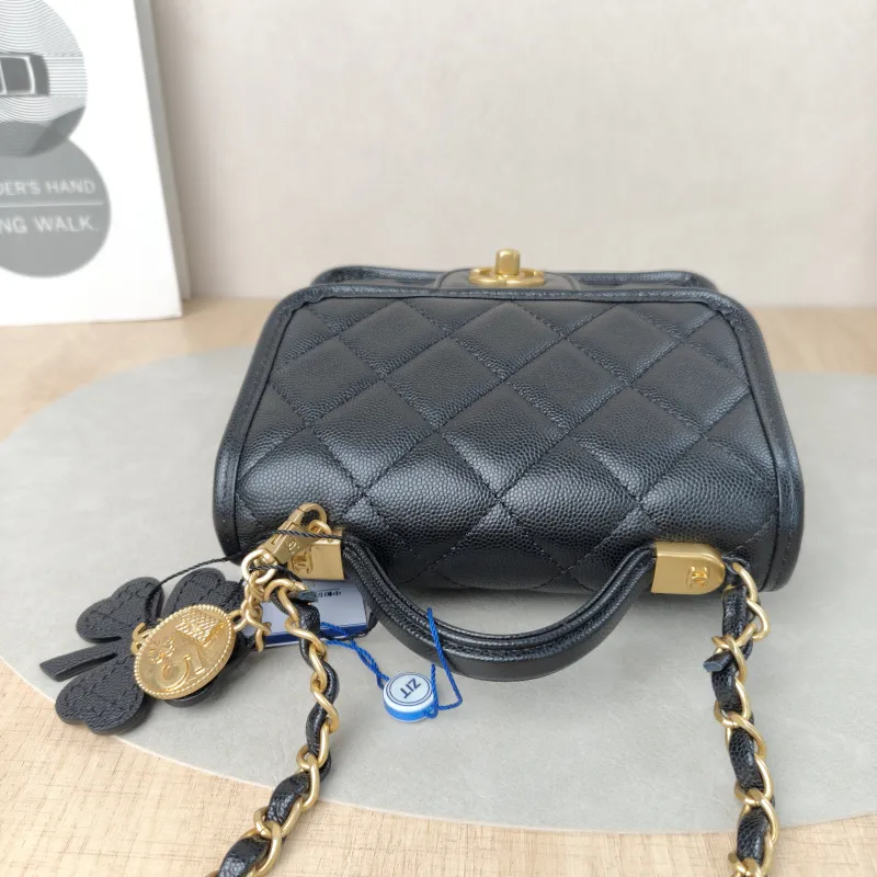 Chanel Crossbody Bag25b Messenger Bag Black Grained Calfskin Small17 × 7 × 16.5 cm — detail view 8 of 20