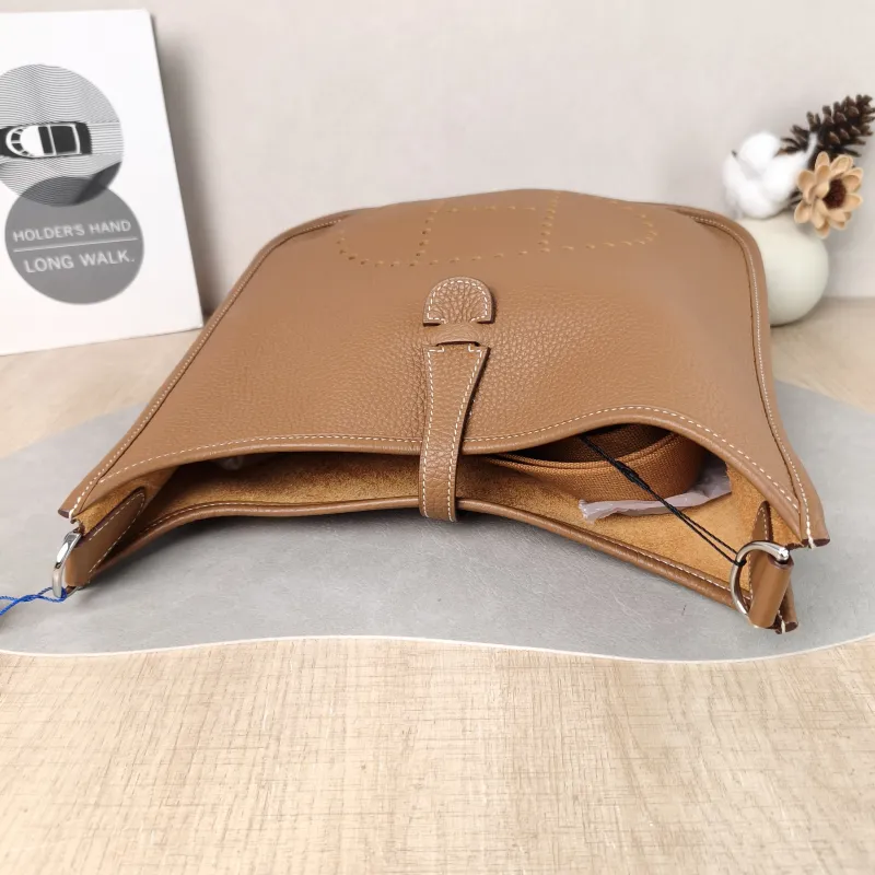 Hermès Crossbody Bag Evelyne 29 29 37 Brown TC Calfskin 29 29 × 7 × 30 cm W — detail view 7 of 13