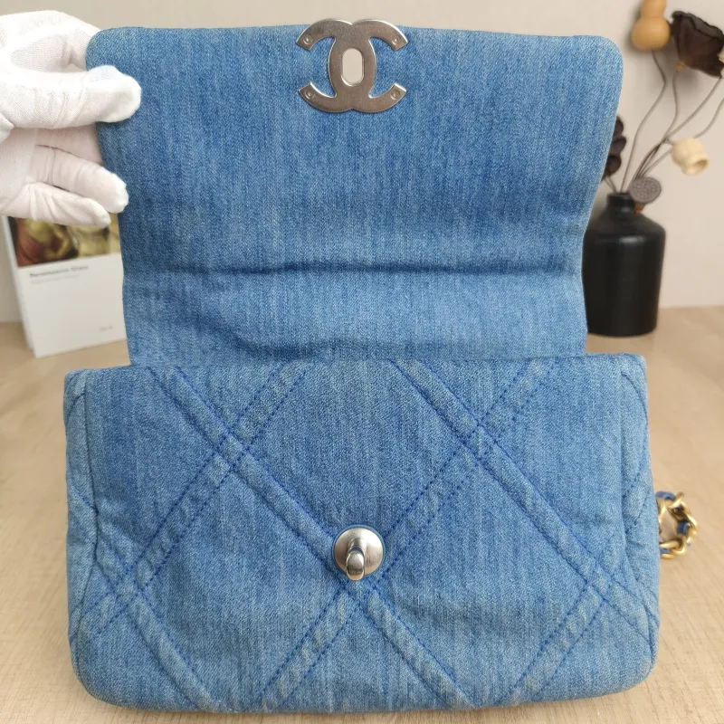 Chanel Crossbody Bag22p 19bag Small26 × 9 × 16 cm — detail view 12 of 15