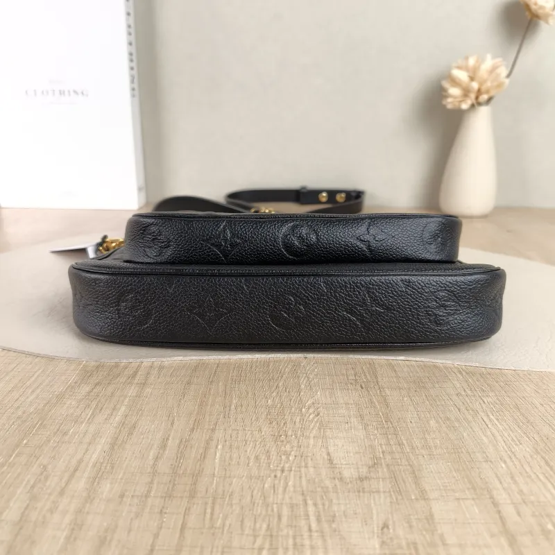 Louis Vuitton Crossbody Bag Multi Pochette Accessoires Black Calfskin Small25 × 4.5 × 14.5 cm — cover view 2 of 5